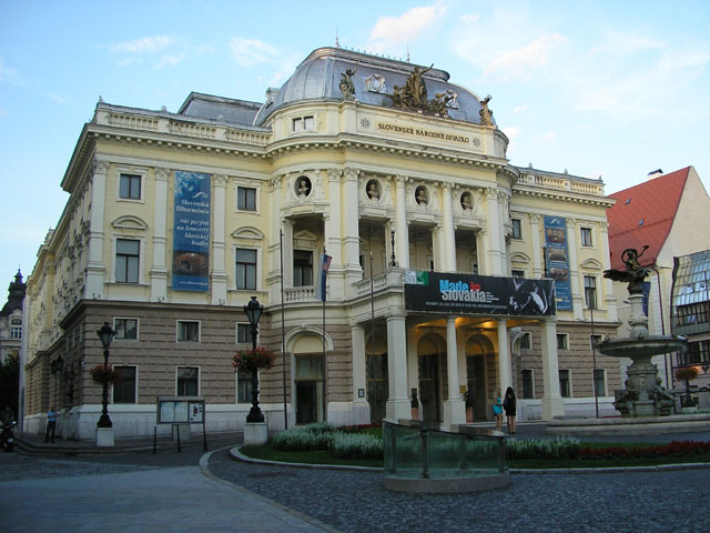 94 Bratislava, Hviezdoslavovo náměstí, Slovenské národní divadlo, 06.07.11